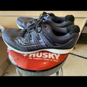 Slightly worn Saucony Everun Triumph ISO Size 15